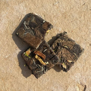 White Tea Mini Brick with Mandarin 50 g - White Tea - White Tea - infusion.organic